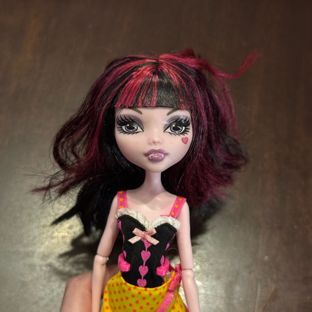 Monster High Doll Draculaura Gloom Beach